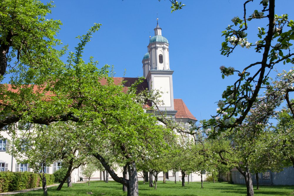 (c) Kloster Holzen Hotel GmbH